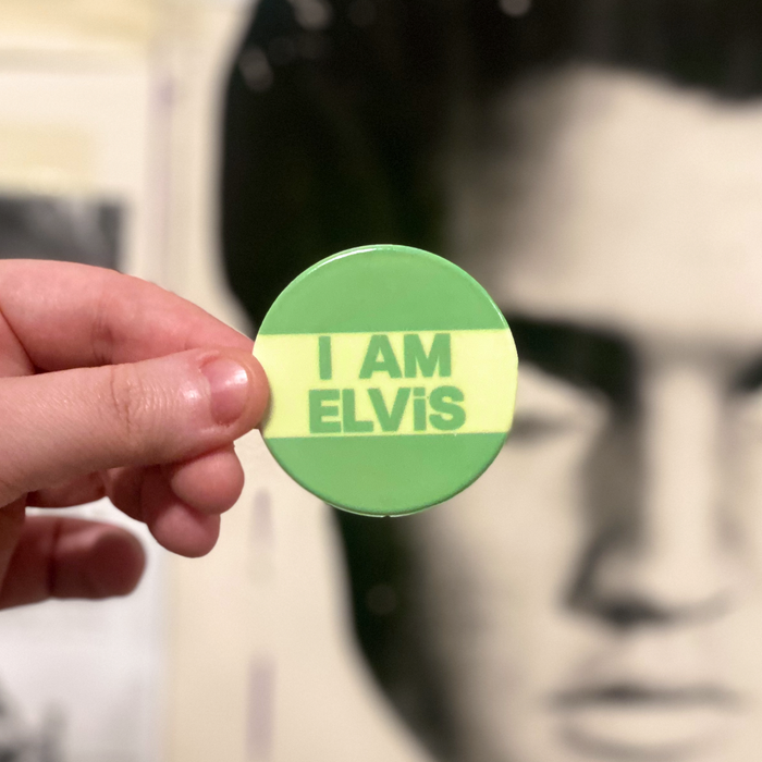 ikon Ikon I am ELViS Pin Badge