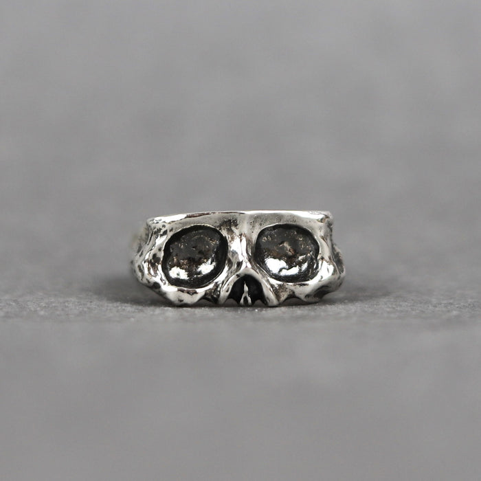 ikon The Nine of Hearts Sliced Skull Ring