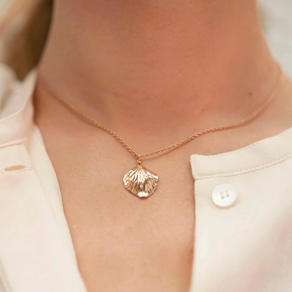 Ileana Makri 18k Rose Gold Hydrangea Petal Pendant