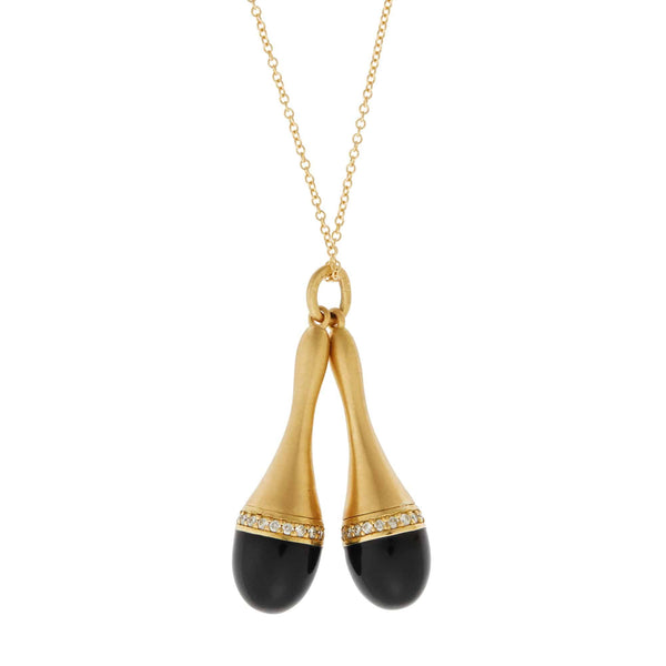 ileana makri Black Maracas