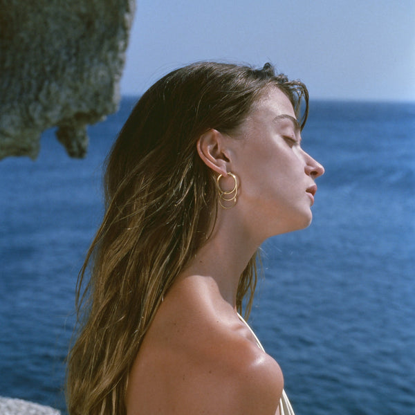 Ileana Makri Twinkler Looped Hoops YG