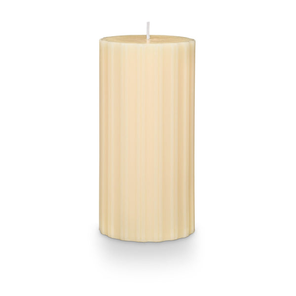 Illume Isla Lily Medium Fragranced Pillar Candle