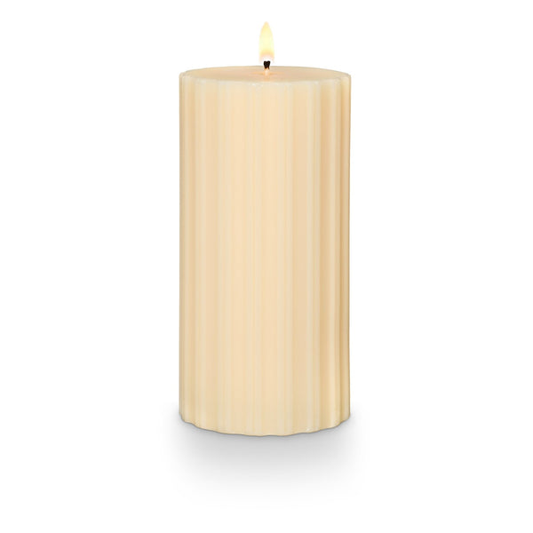 Illume Isla Lily Medium Fragranced Pillar Candle