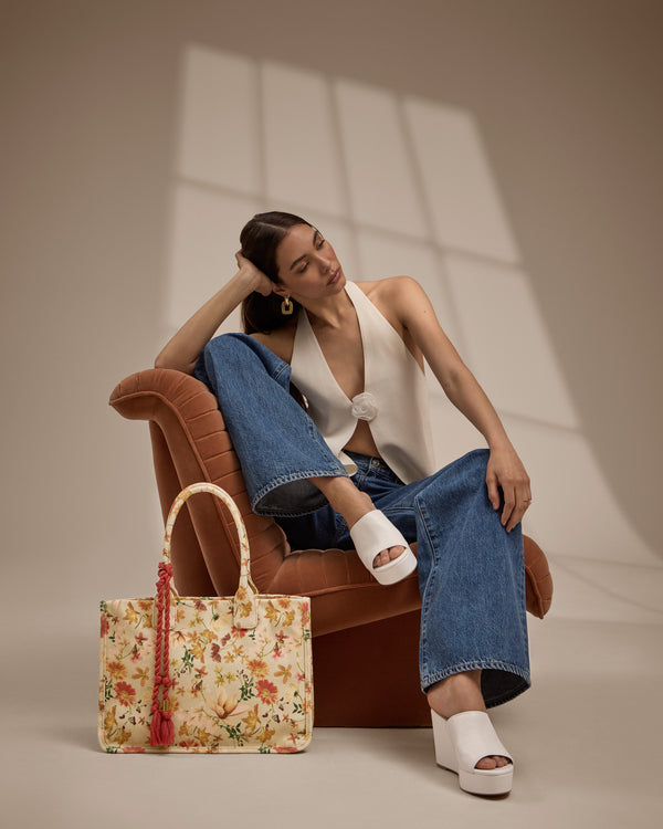 imagine vince camuto Etta Wedge Sandal Bianco