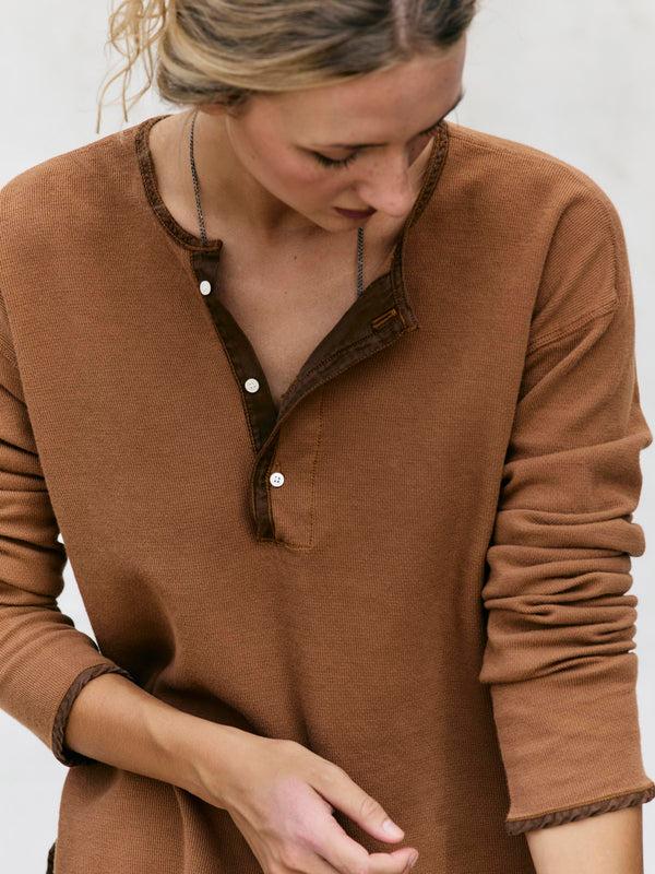 Imogene Willie Midweight Vintage Henley In Field Brown