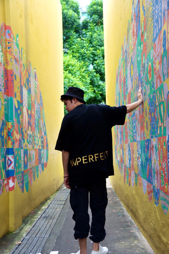 Imperfect GOLD DISTRESSED LOGO OVERSIZED TEE (BK)