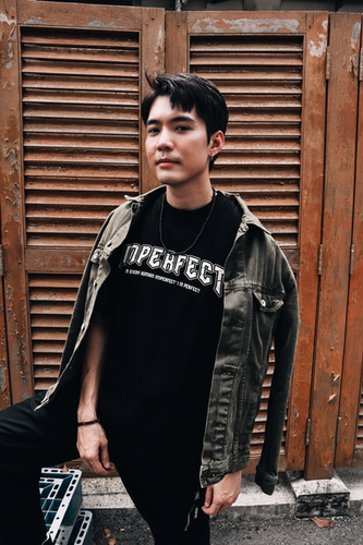 Imperfect VINTAGE FONT OVERSIZED TEE