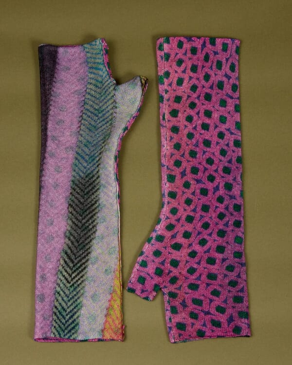 in bed with you MULTI PRINT REVERSIBLE GLOVES COL.005