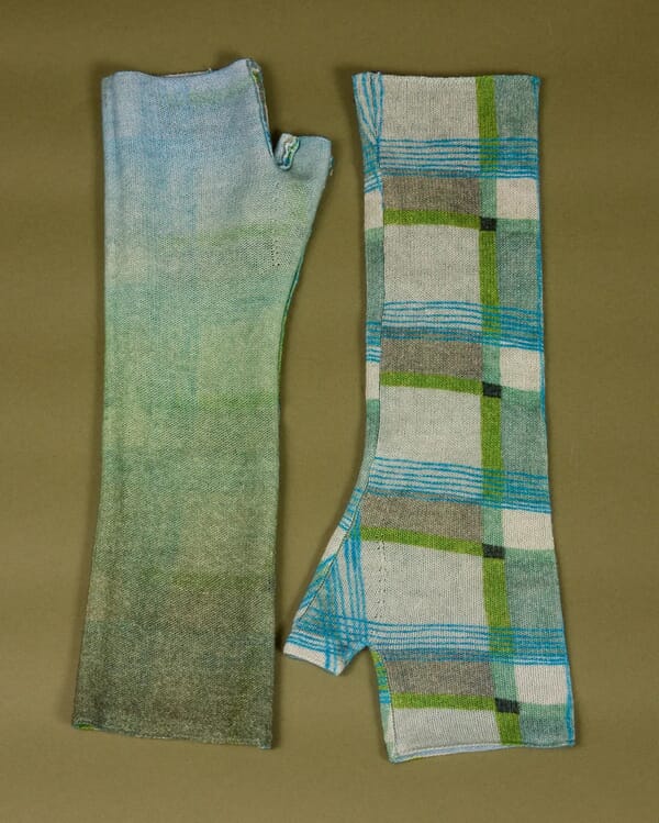 in bed with you SOLID COLOUR V NECK CARDIGAN COL.011