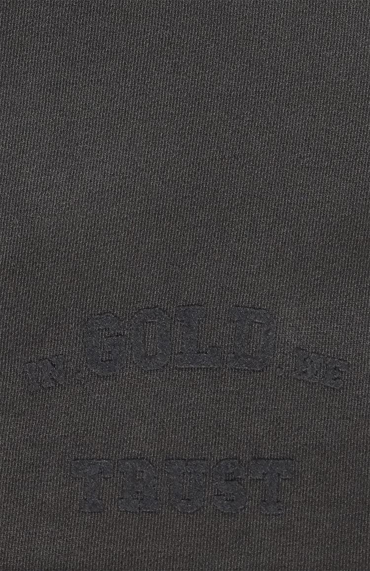 In Gold We Trust The Strict Short Black