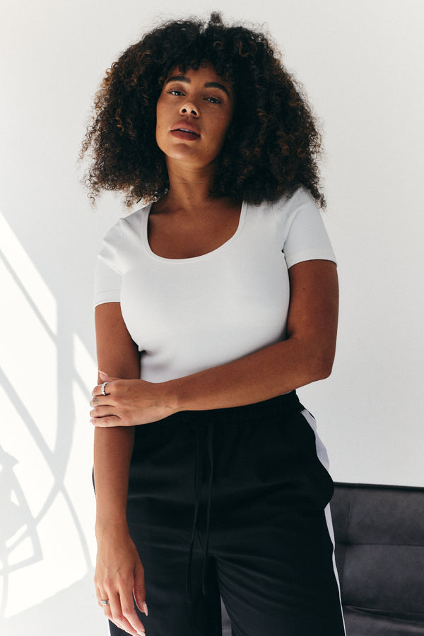 In The Style Fits Built In Bra Sculpt & Control Short Sleeve Bodysuit White