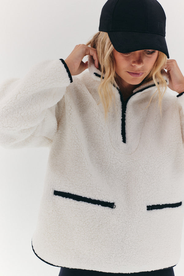 In The Style Fits Contrast Piping Borg Lined Half Zip Up Fleece Cream