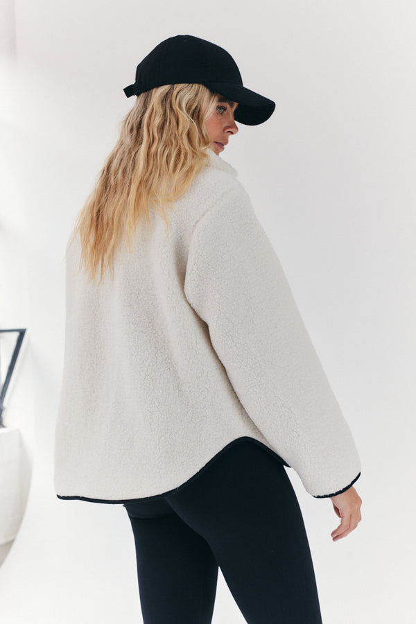 In The Style Fits Contrast Piping Borg Lined Half Zip Up Fleece Cream