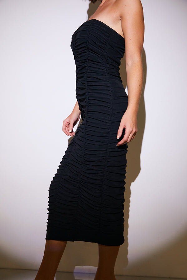 In The Style Glowy By Chloe Bandeau Ruched Midaxi Dress Black