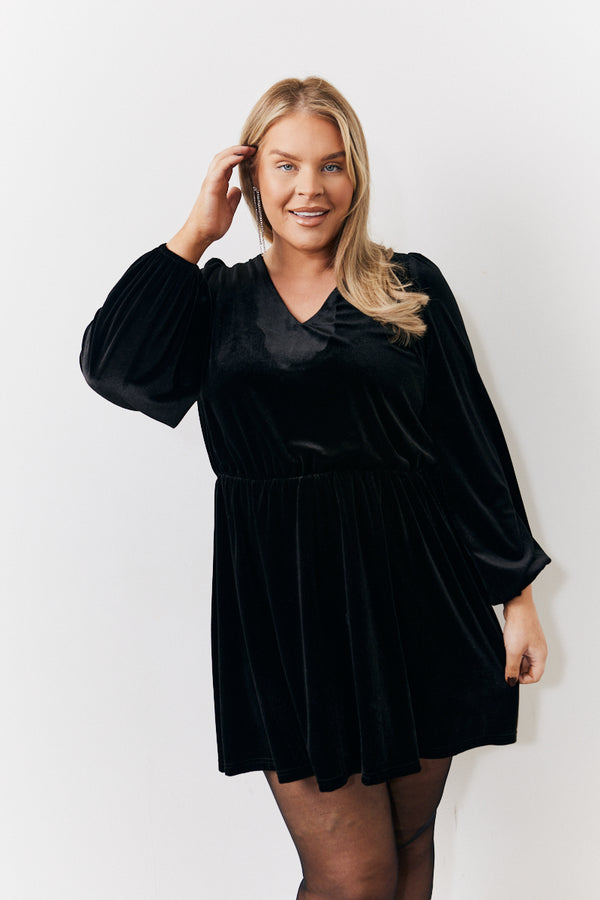 In The Style In The Style Black Bow Back Velour Mini Dress Black