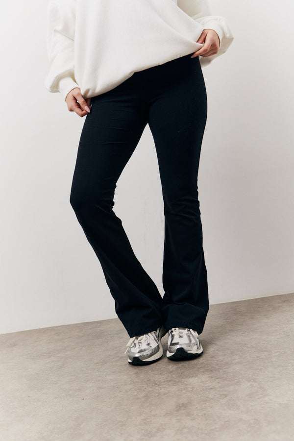 In The Style In The Style Black Kickflare Leggings Black