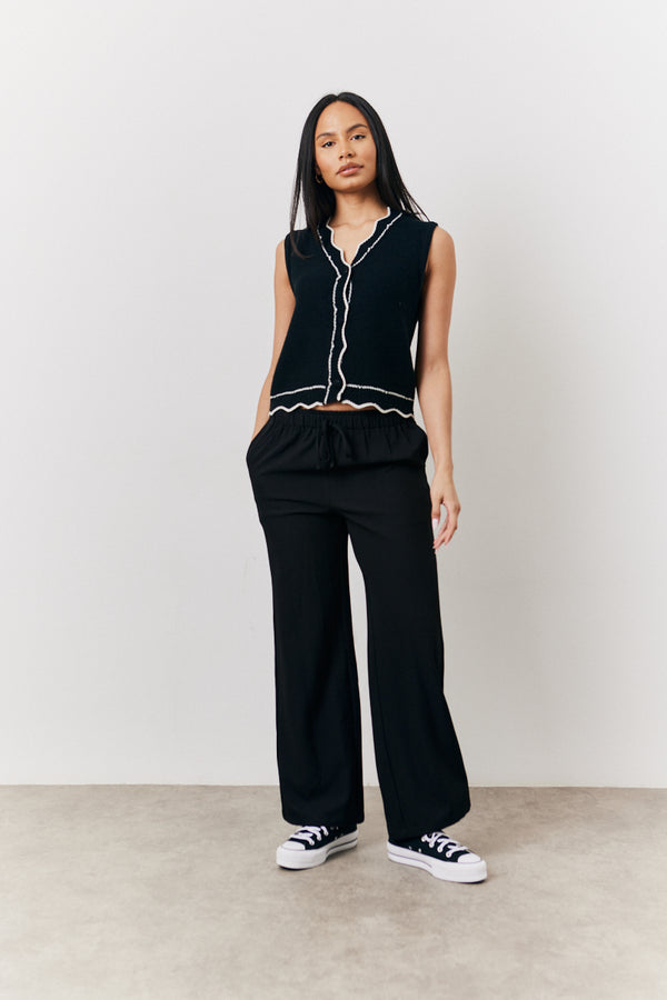 in the style In The Style Black Knitted Contrast Scallop Edge Waistcoat Monochrome