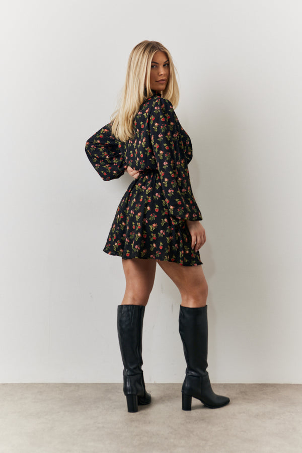 In The Style In The Style Black Rose Print High Neck Mini Dress Black