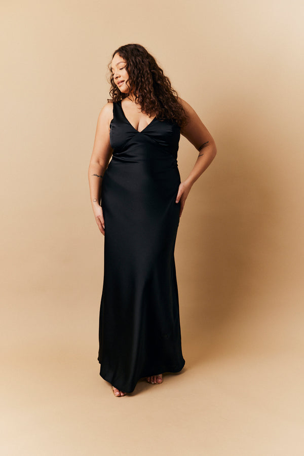 In The Style In The Style Black Satin Twist Back Maxi Dress Black
