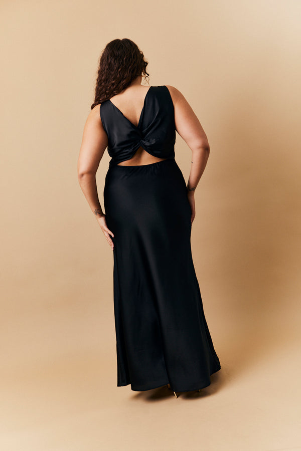 In The Style In The Style Black Satin Twist Back Maxi Dress Black