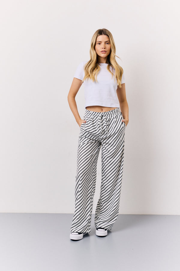 in the style In The Style Black & White Striped Drawstring Trouser Multi in the style In The Style Black & White Striped Drawstring Trouser Multi