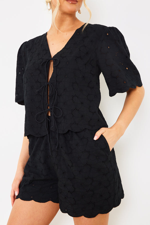 In The Style In The Style Broderie Scallop Detail Co-Ord Shorts Black