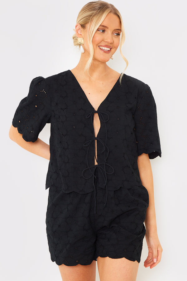 in the style In the Style Broderie Scallop Detail Co-Ord Shorts Black