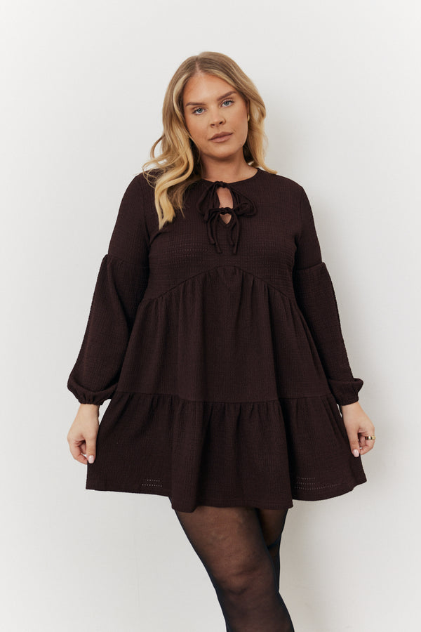 In The Style In The Style Brown Textured Tie Front Detail Smock Dress Brown