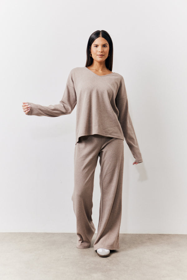 In The Style In The Style Brushed Rib V Neck Co Ord Top Mocha