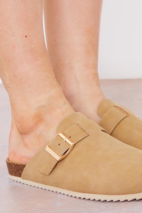 In The Style In The Style Buckle Detail Clogs Beige