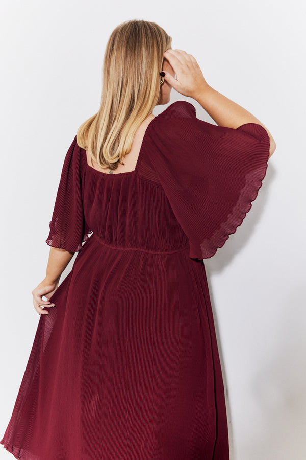 In The Style In The Style Burgundy Chiffon Angel Sleeve Midaxi Dress Burgundy