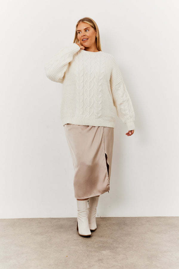 In The Style In The Style Cable Knit Detail Crew Neck Knit Jumper Cream