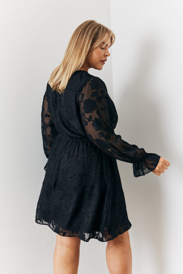 In The Style In The Style Chiffon Jacquard Skater Mini Dress Black