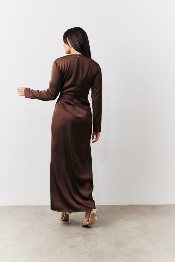 In The Style In The Style Chocolate Satin Twist Detail Maxi Dress Chocolate