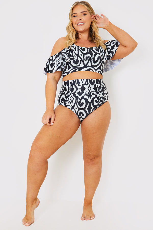 In The Style In The Style Control Printed High Waist Ruched Detail Bikini Bottom Monochrome