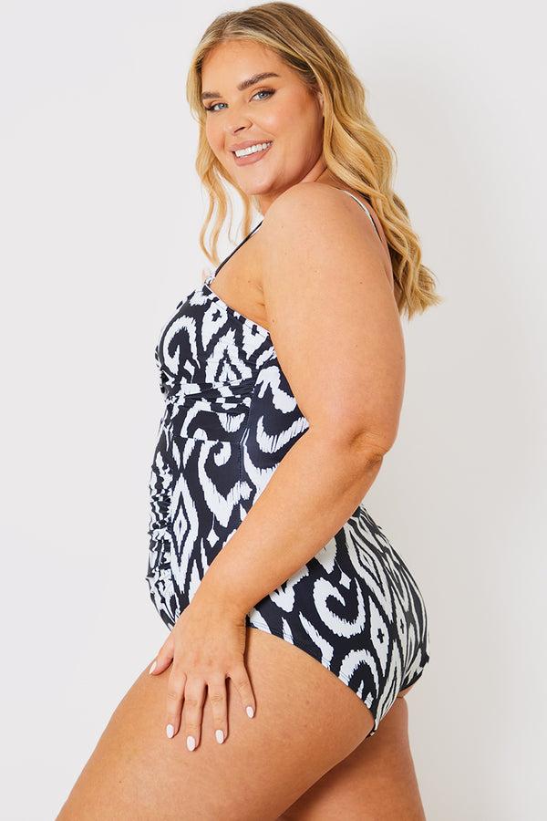 In The Style In The Style Control Printed Twist Front Swimsuit Monochrome