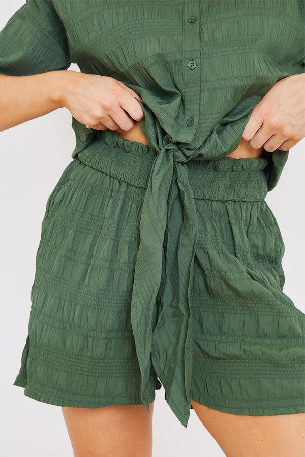 In The Style In The Style Crinkle Co-Ord Beach Shorts Khaki