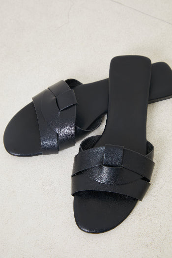 In The Style In The Style Criss Cross Faux Leather Flat Sandal Black