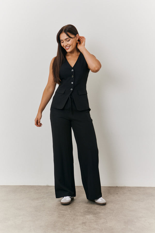 in the style In The Style Elasticated Mid Rise Wide Leg Trouser Black