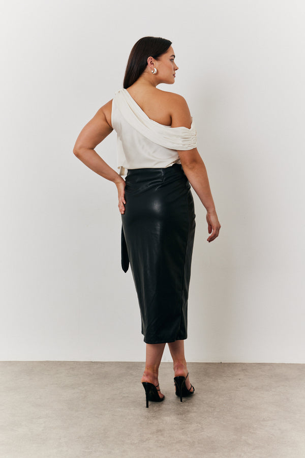 In The Style In The Style Faux Leather Wrap Skirt Black