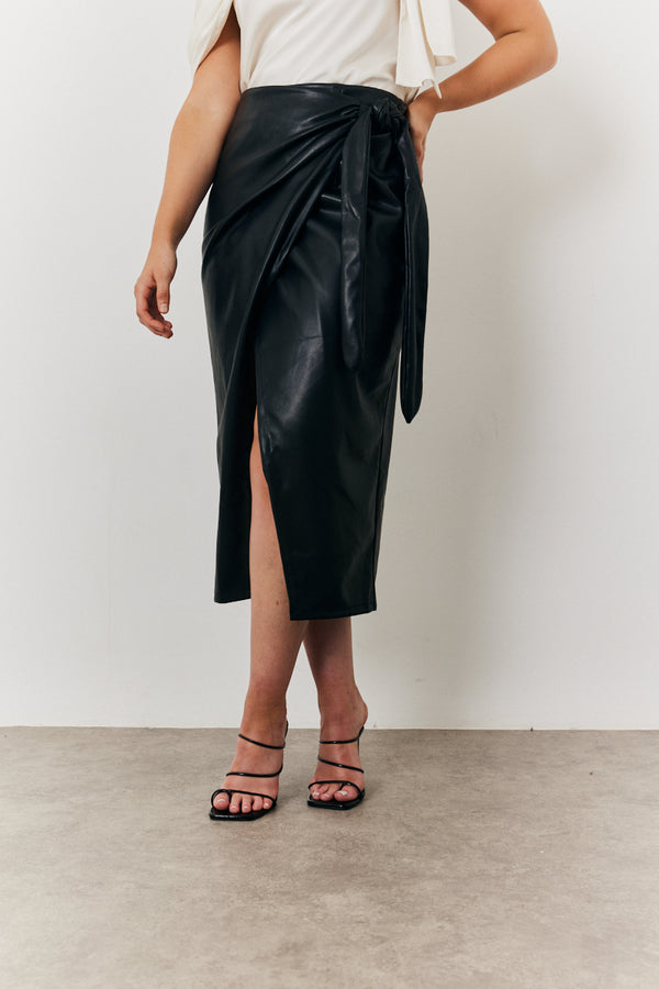 In The Style In The Style Faux Leather Wrap Skirt Black