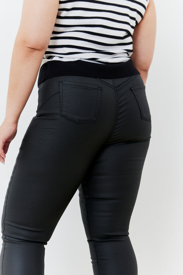In The Style Fits Coated Sculpt Shaper Jeans Black