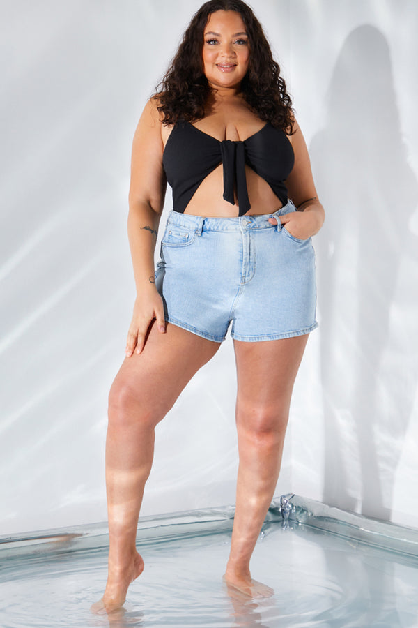 In The Style Fits Light Wash Denim Mom Short Blue