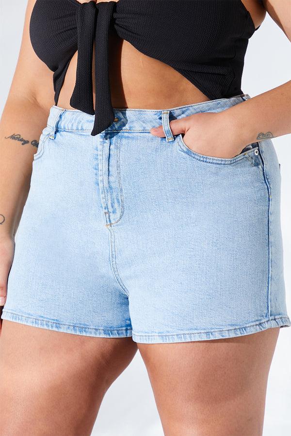 In The Style Fits Light Wash Denim Mom Short Blue