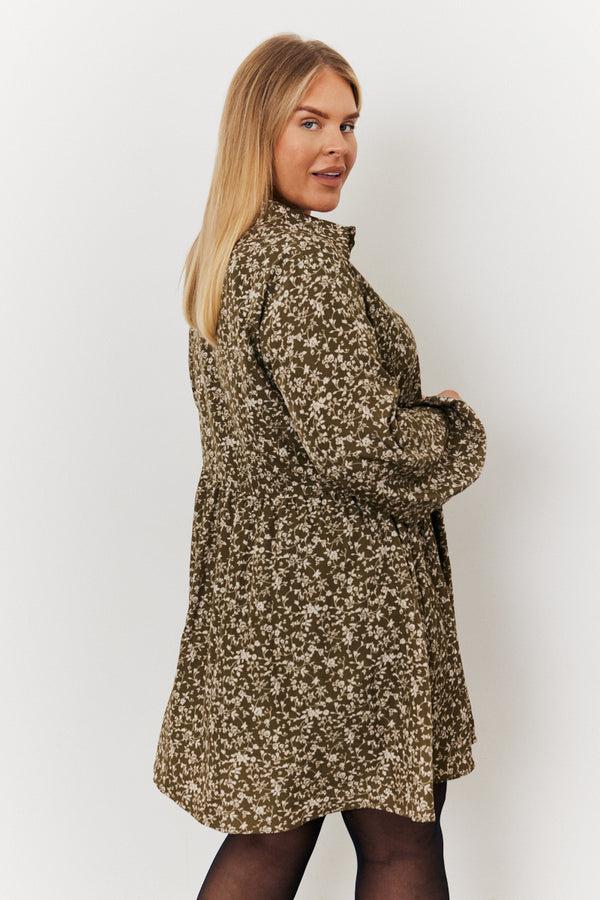 In The Style In The Style Floral Print Button Through Tiered Smock Dress Green