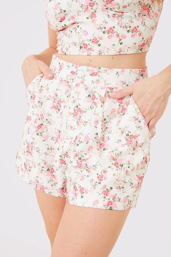 In The Style In The Style Floral Print Tailored Shorts Cream
