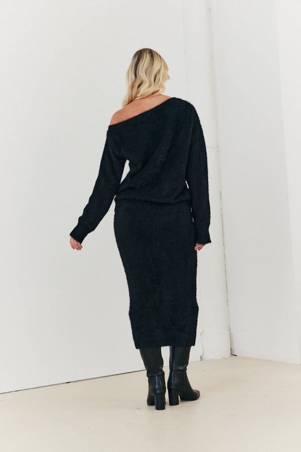 In The Style In The Style Fluffy Knit Off The Shoulder Co-Ord Jumper Black