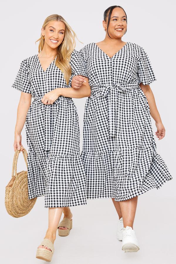 In The Style In The Style Gingham Button Down Tiered Midi Dress Black