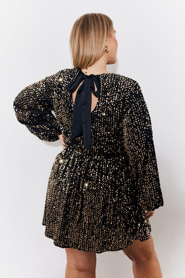 In The Style In The Style Gold Velvet Sequin Bow Back Smock Dress Gold