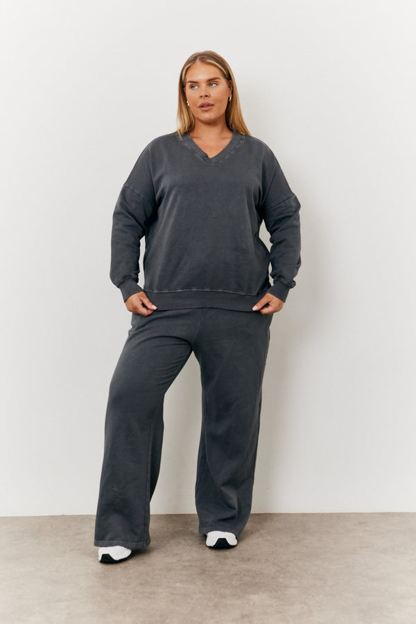 in the style In the Style Grey Wash Wide Leg Jogger Dark grey